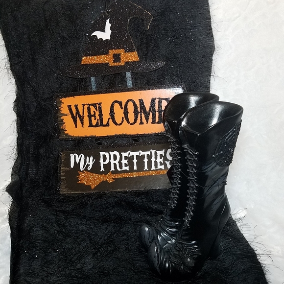 Witches boots - Picture 1 of 4